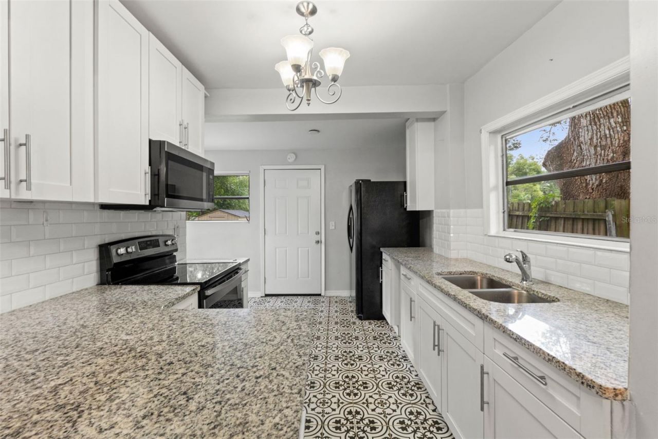 5518 11th Street, Zephyrhills, FL 33542 Photo
