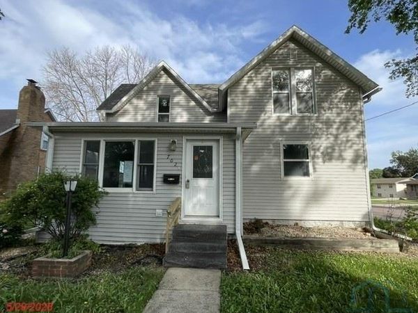 702 4TH AVE, Sheldon, IA 51201