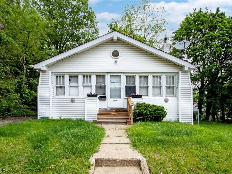 709 Longview Avenue , Akron, OH 44307 Photo 6