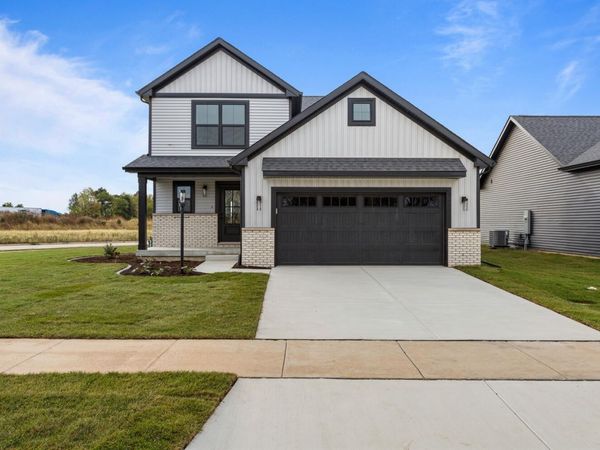 20 Meadow Drive , Monticello, IL 61856