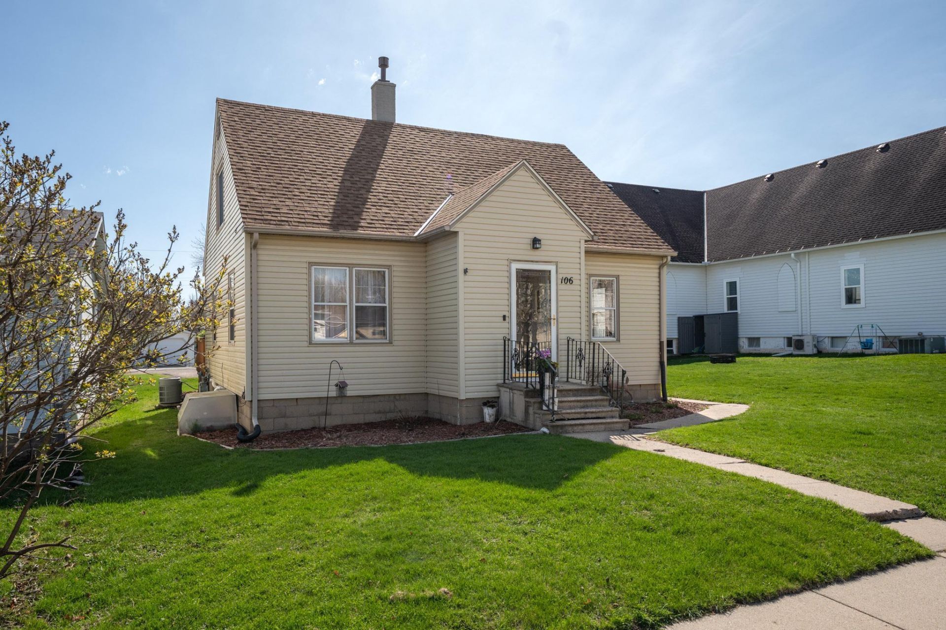 106 N 4th Street , Goodhue, MN 55027