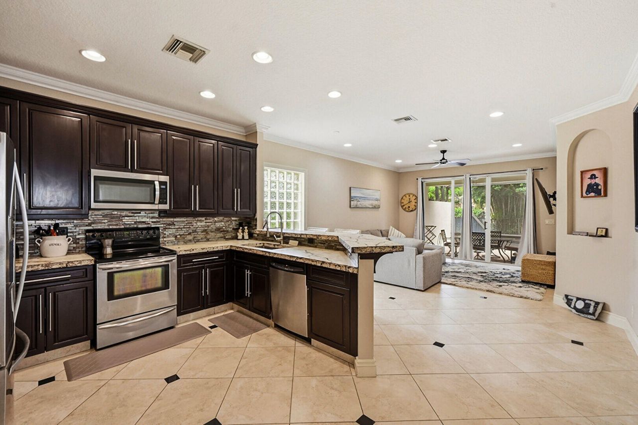 310 Venice Boulevard, Royal Palm Beach, FL 33411 Photo