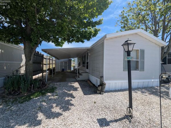 1057 E Sister Lane, Oak Harbor, OH 43449