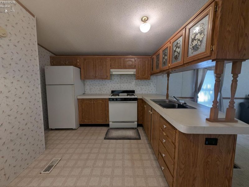 1057 E Sister Lane, Oak Harbor, OH 43449 Photo 5