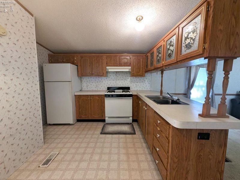 1057 E Sister Lane, Oak Harbor, OH 43449 Photo 6