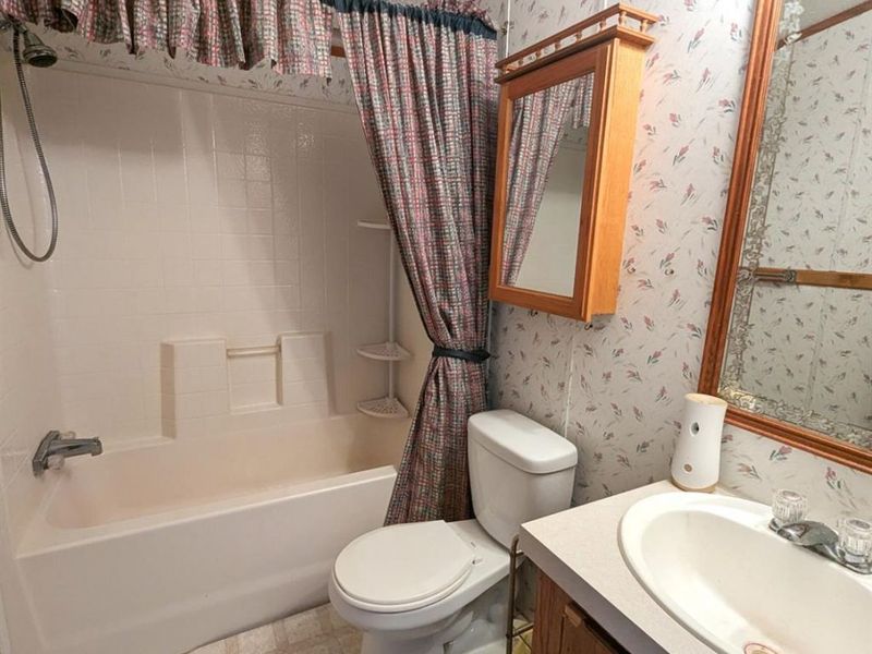 1057 E Sister Lane, Oak Harbor, OH 43449 Photo 9
