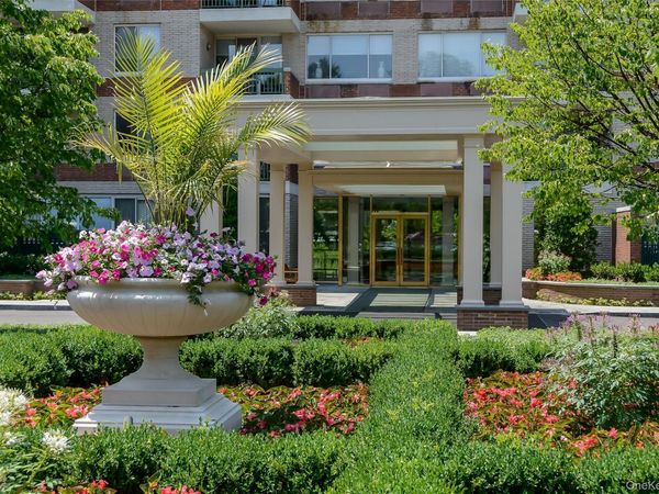 100 Hilton Avenue , Unit 304, Garden City, NY 11530