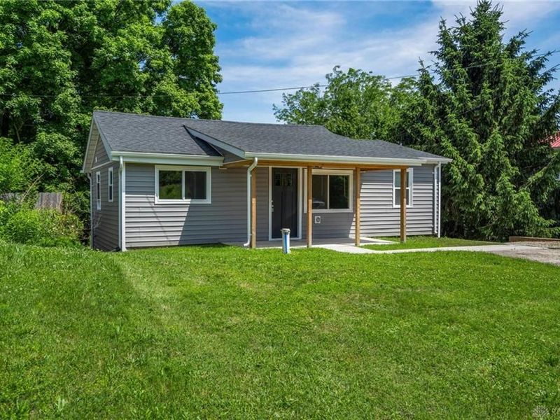 1920 S Burnett Road, Springfield Township, OH 45505 Photo 2
