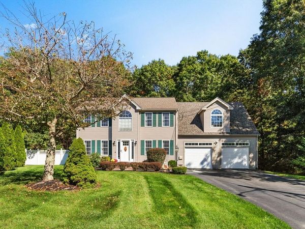 104 Ridgewood Dr, Taunton, MA 02780