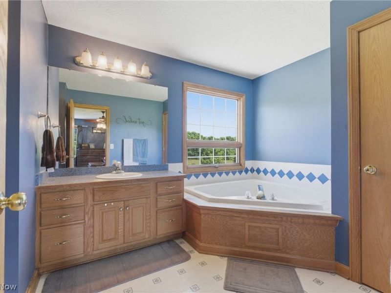 7987 Lisbon St E, East Canton, OH 44730 Photo 31