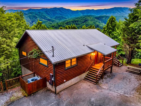 438 Ridgeline Way, Gatlinburg, TN 37738