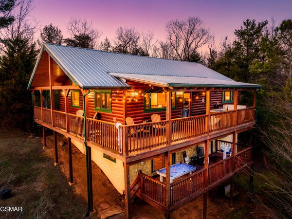 438 Ridgeline Way, Gatlinburg, TN 37738