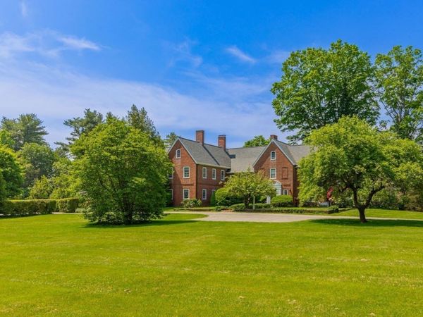 82 River Rd, Topsfield, MA 01983