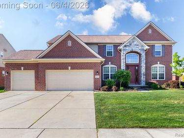 2110 Mayflower, Troy, MI 48085