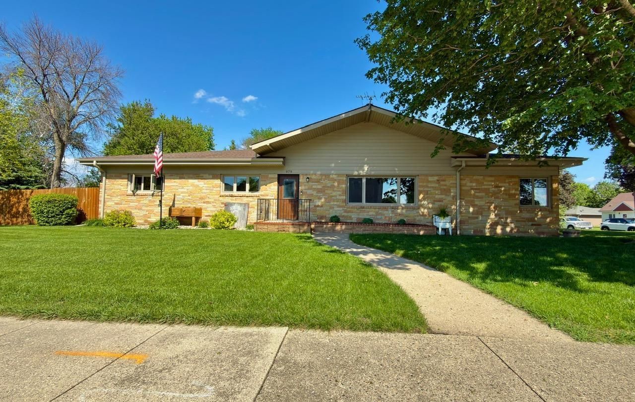 979 S Prairie Avenue, Fairmont, MN 56031