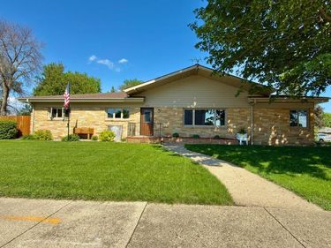 979 S Prairie Avenue, Fairmont, MN 56031
