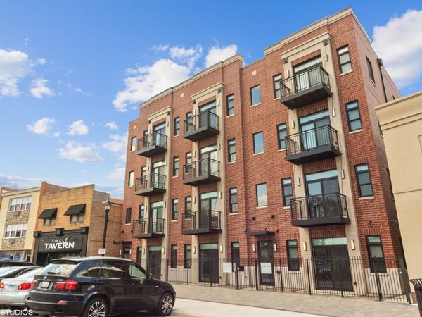 20 W CONTI Parkway , Unit 302, Elmwood Park, IL 60707