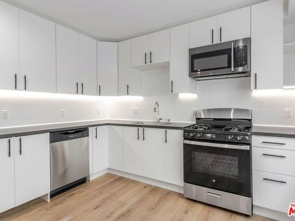 10821 Hartsook Street, North Hollywood, CA 91601