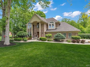 330 Deerwood Lane, Grand Island, NY 14072