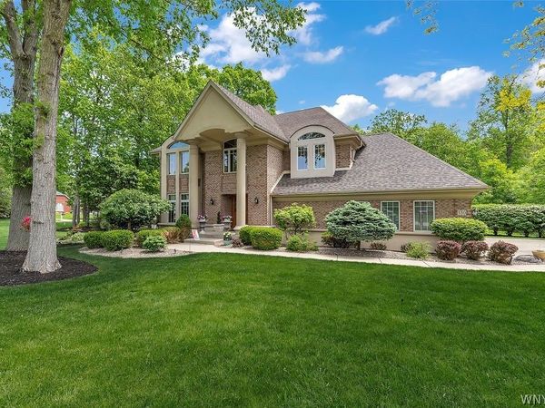 330 Deerwood Lane , Grand Island, NY 14072