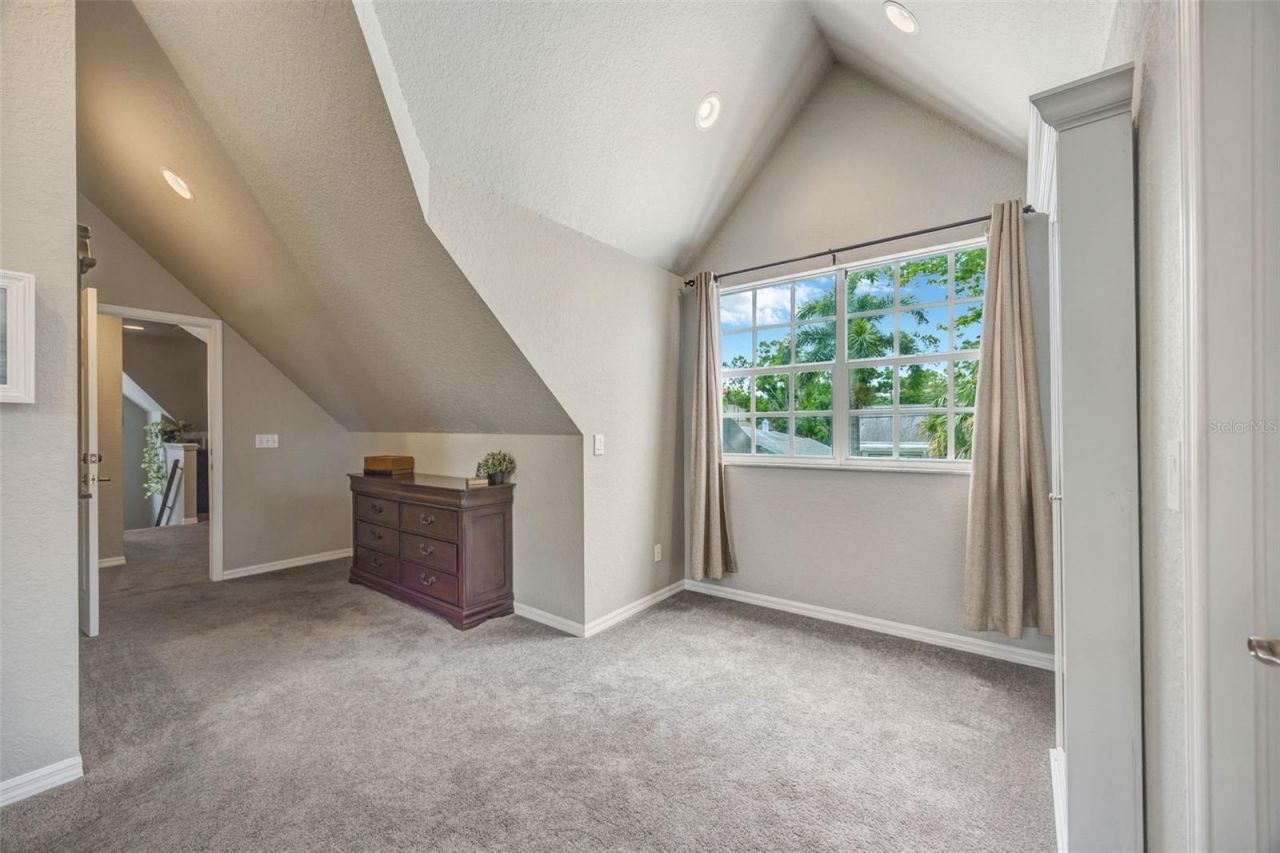 852 35th Avenue N, Saint Petersburg, FL 33704 Photo