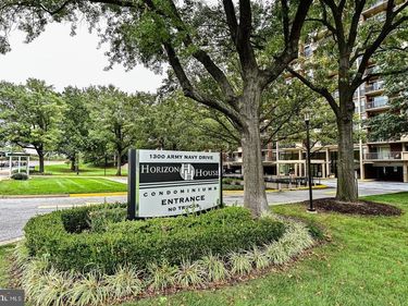 1300 ARMY NAVY DR, Unit 425, ARLINGTON, VA 22202