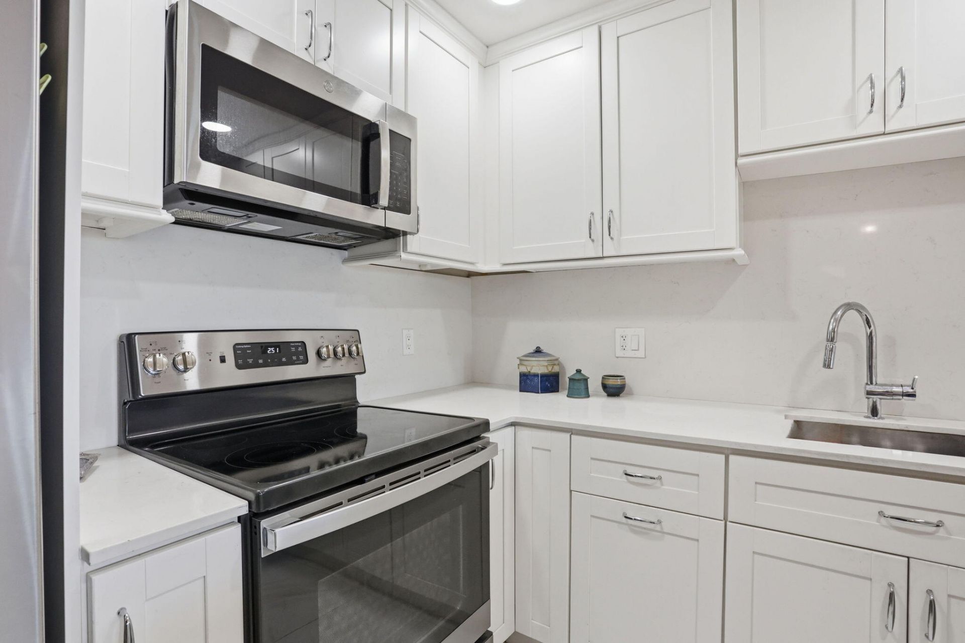 1516 S Lakeside Drive, Unit 103, Lake Worth Beach, FL 33460 Photo