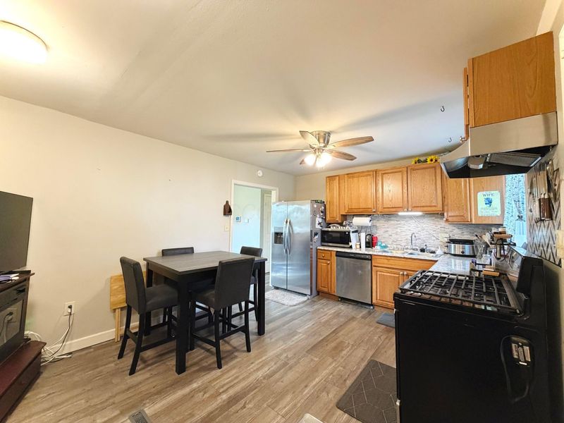 144 Woodlawn Avenue, Columbus, OH 43228 Photo 6