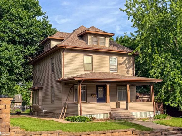 216 4th Street NE, Hampton, IA 50441