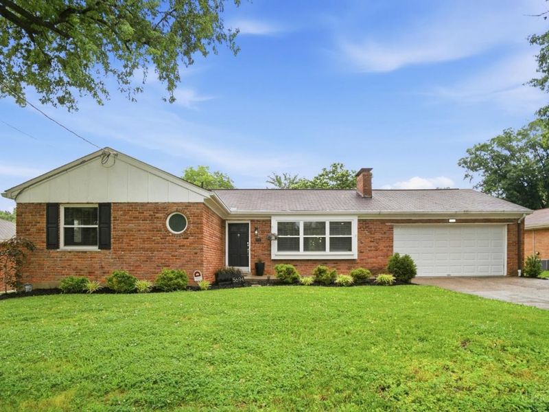 5694 Sprucewood Drive, Cincinnati, OH 45239 Photo 2