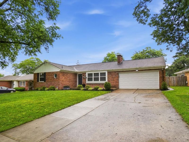 5694 Sprucewood Drive, Cincinnati, OH 45239 Photo 3