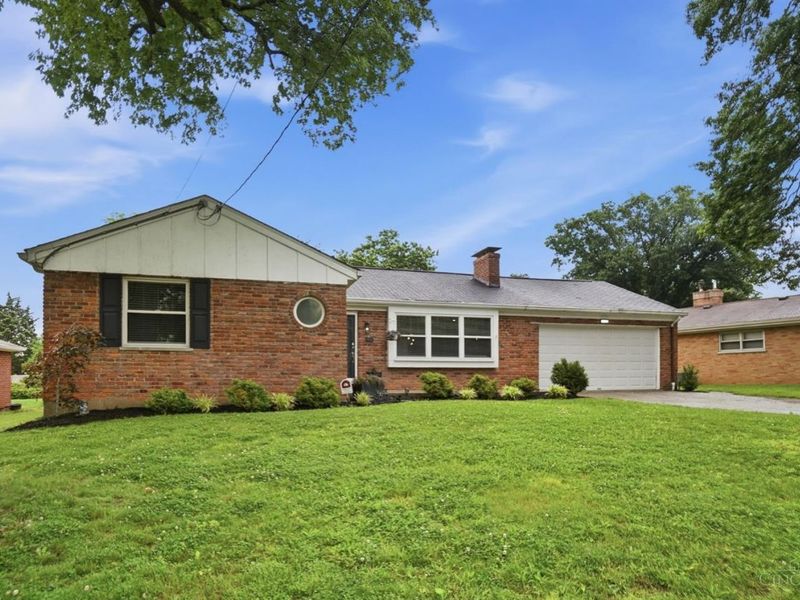 5694 Sprucewood Drive, Cincinnati, OH 45239 Photo 4