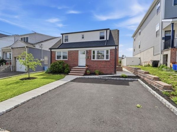91 Charles St, Belleville, NJ 07109