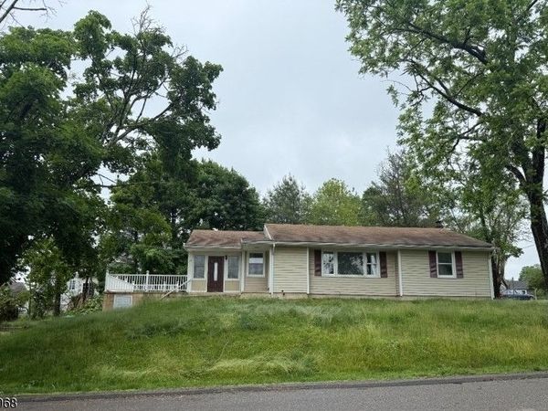 125 Hillcrest Dr, Milford, NJ 08848