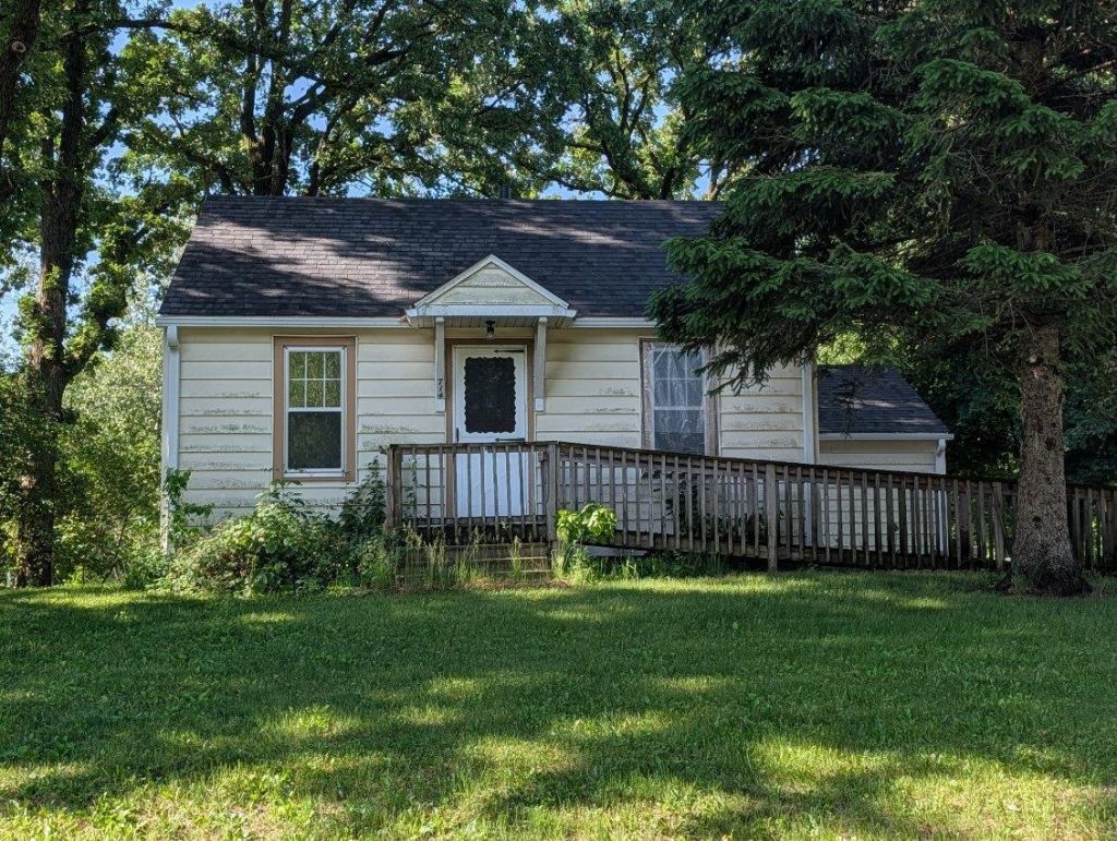 714 6th Avenue NE, Waseca, MN 56093