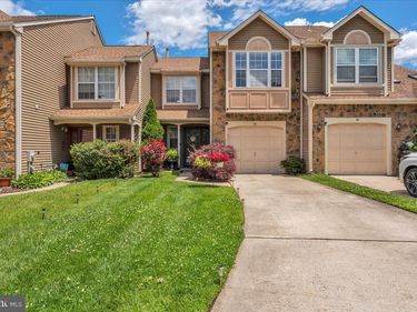 18 KENTON PLACE , MOUNT LAUREL, NJ 08054