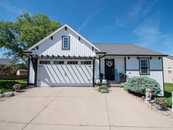 8713 Willow Creek Drive, Jenison, MI 49428