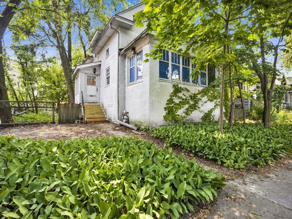 2019 W Chase Avenue , Chicago, IL 60645