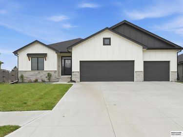 8210 N 167th Avenue, Bennington, NE 68007