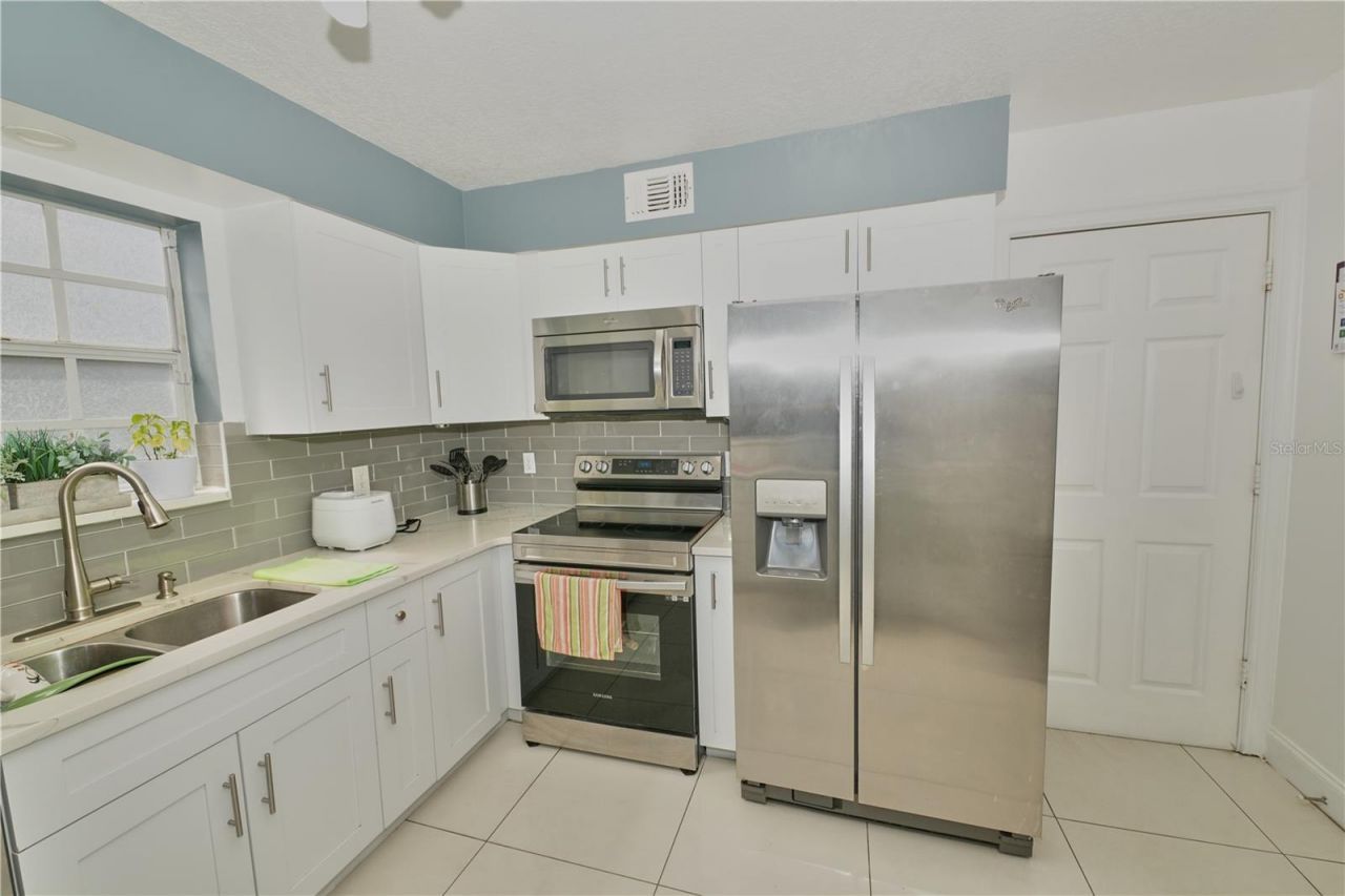 7305 Victoria Circle , Unit 202, Orlando, FL 32835 Photo
