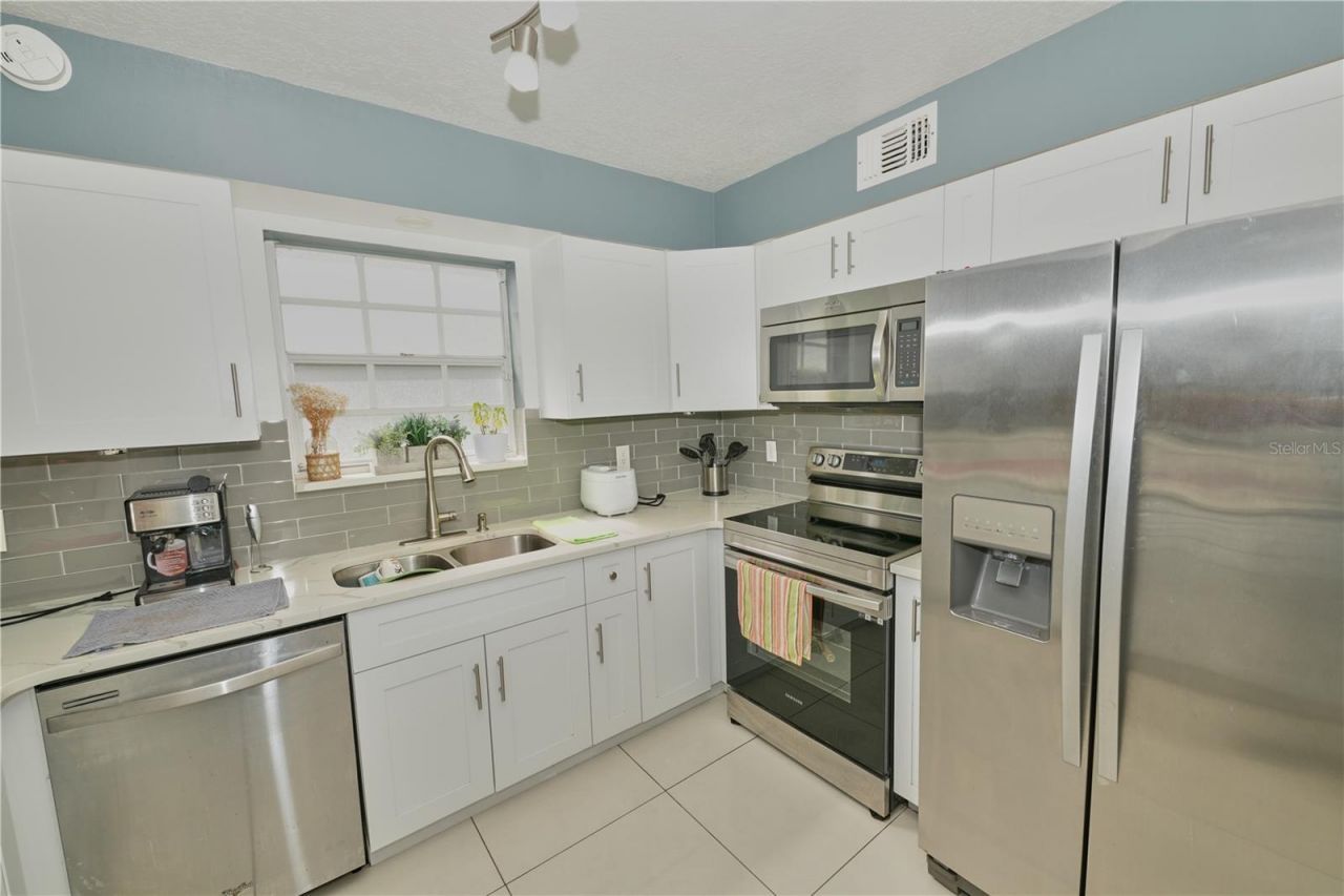 7305 Victoria Circle , Unit 202, Orlando, FL 32835 Photo