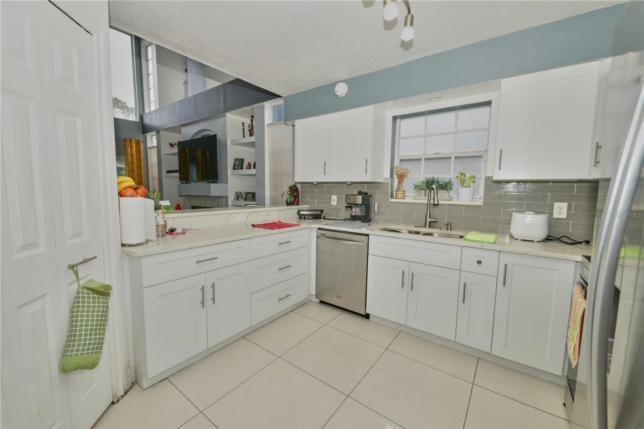 7305 Victoria Circle , Unit 202, Orlando, FL 32835 Photo