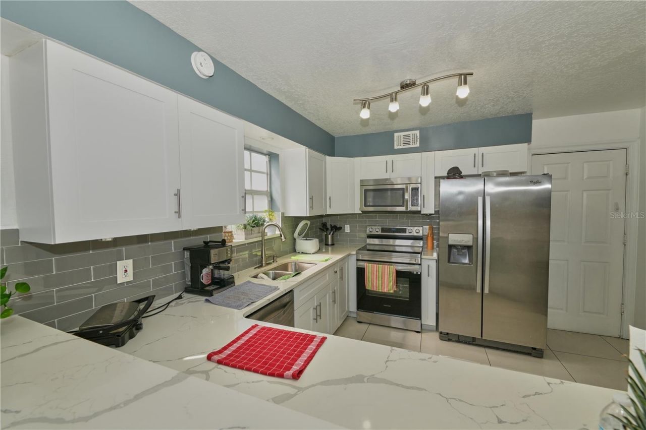 7305 Victoria Circle , Unit 202, Orlando, FL 32835 Photo