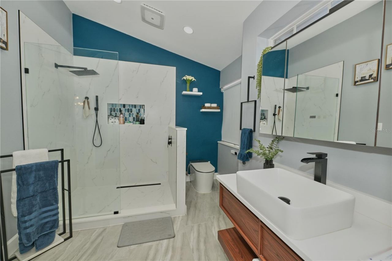 7305 Victoria Circle , Unit 202, Orlando, FL 32835 Photo
