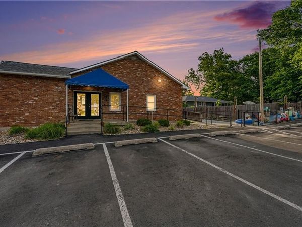 303 N 169 Highway, Smithville, MO 64089