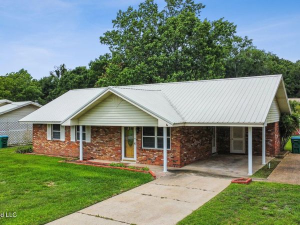 202 Hunter Drive, Ocean Springs, MS 39564