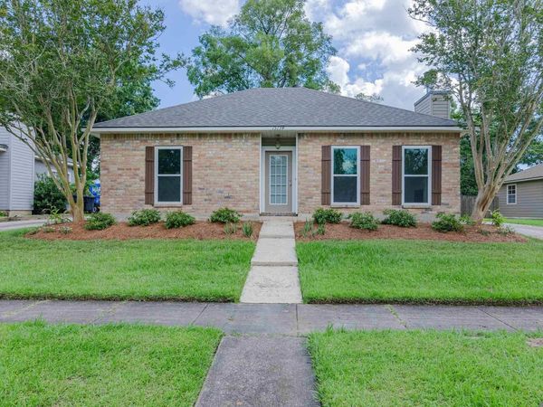 15134 Point Chenier Ave, Saint George, LA 70817