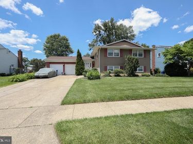 809 CHARLESTON ROAD, MOUNT LAUREL, NJ 08054