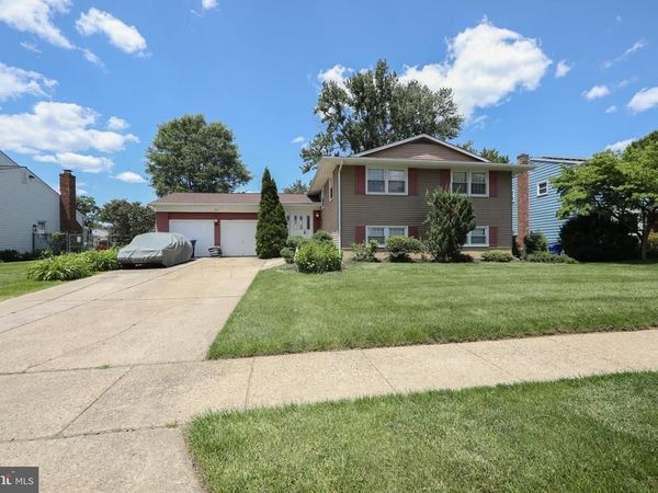809 CHARLESTON ROAD, MOUNT LAUREL, NJ 08054