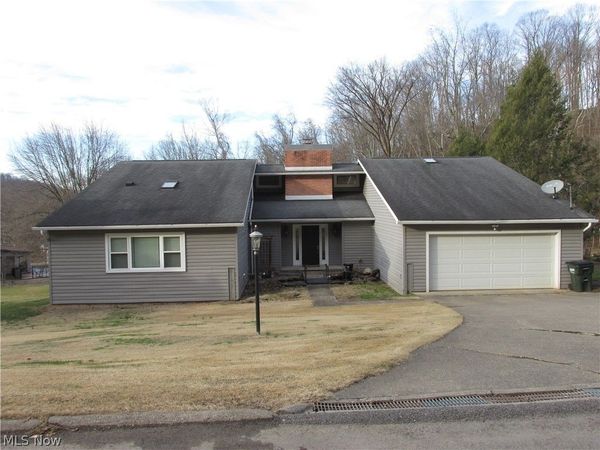 33 Mound Manor , St Marys, WV 26170